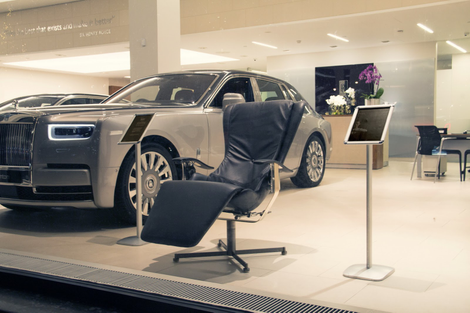 Illustration for article titled Putting A $52,000 Armchair In A Dealership Showroom Is A Very Rolls-Royce Thing To DoÂ